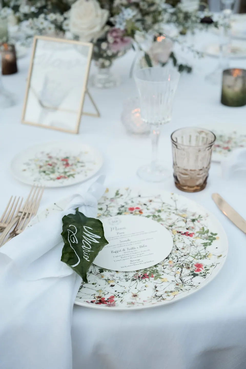 Reception table with vintage plates and small flowers, Sorrento.