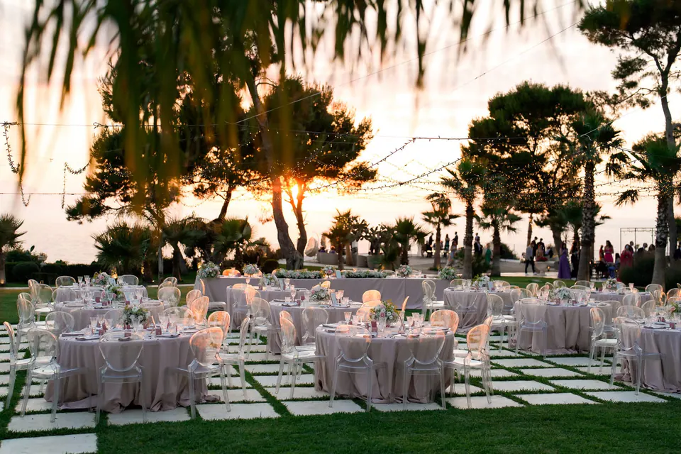 Candlelit dinner tables at Tenuta Cala Muletti.