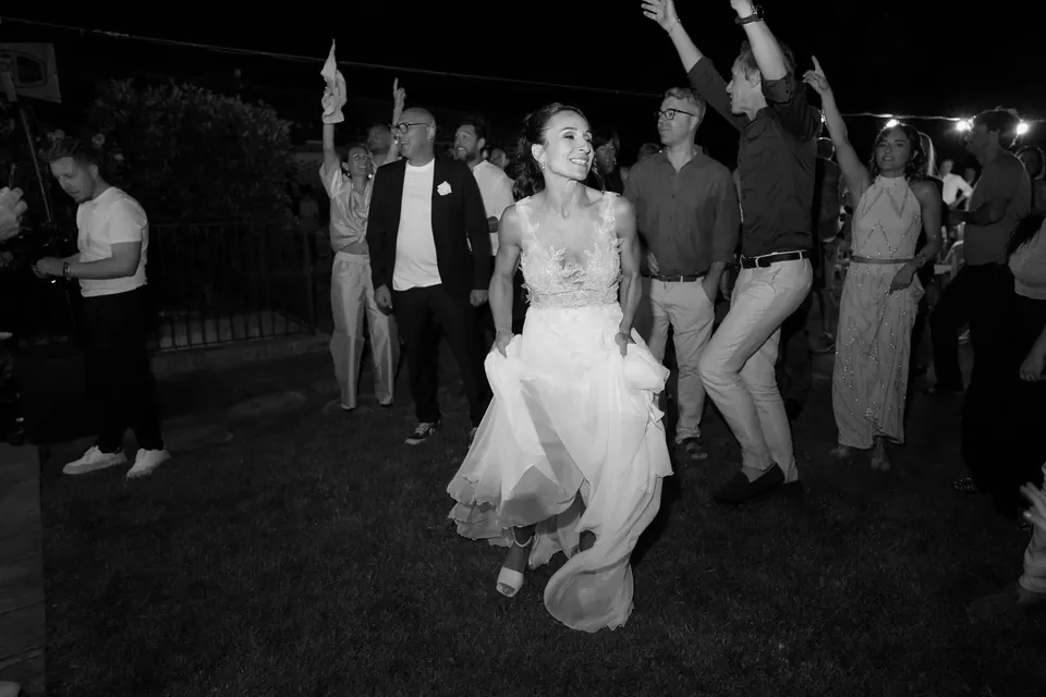 Guests dancing and cheering around the bride and groom at the end of the night in Assisi.